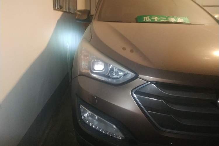 Used Hyundai Santa Fe 2013 2.0T Automatic All-Wheel Drive Top Trim Right Front Headlight