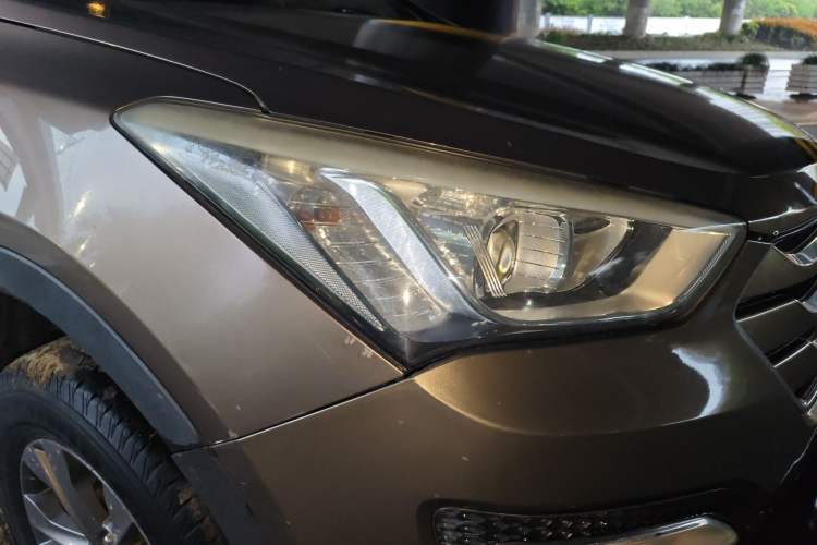 Used Hyundai Santa Fe 2013 2.4L Automatic 2WD Comfort Edition Right Front Headlight