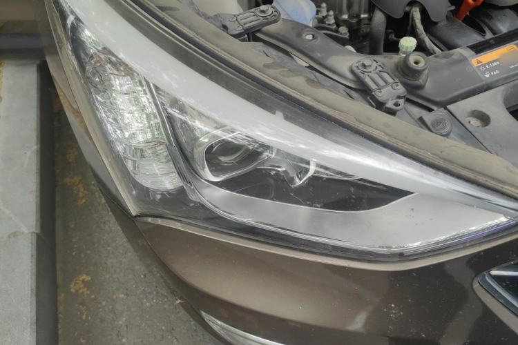Used Hyundai Santa Fe 2013 2.4L Automatic Two-Wheel Drive Smart Version Right Front Headlight