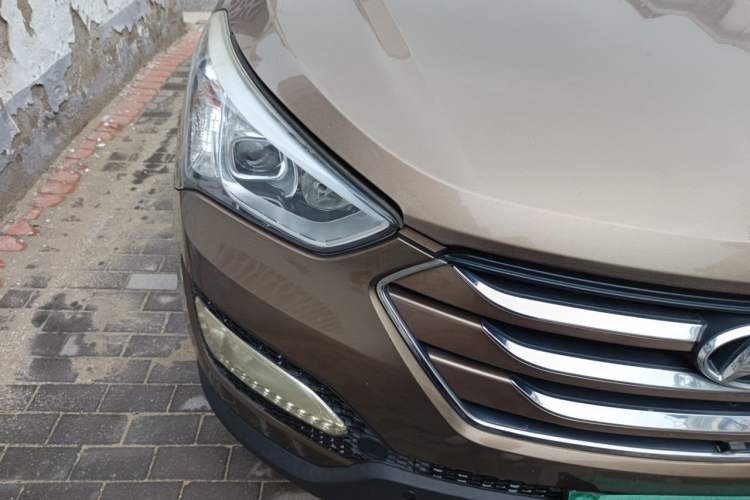 Used Hyundai Santa Fe 2013 2.4L Automatic 2WD Comfort Edition Right Front Headlight