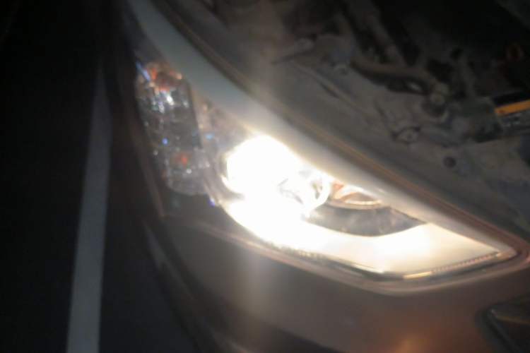 Used Hyundai Santa Fe 2013 2.4L Automatic 2WD Comfort Edition Right Front Headlight