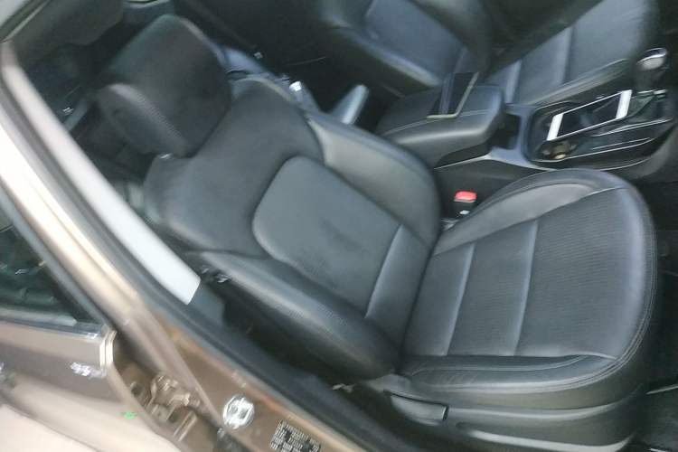 Used Hyundai Santa Fe 2013 2.4L Automatic Two-Wheel Drive Smart Version Right Front Seat