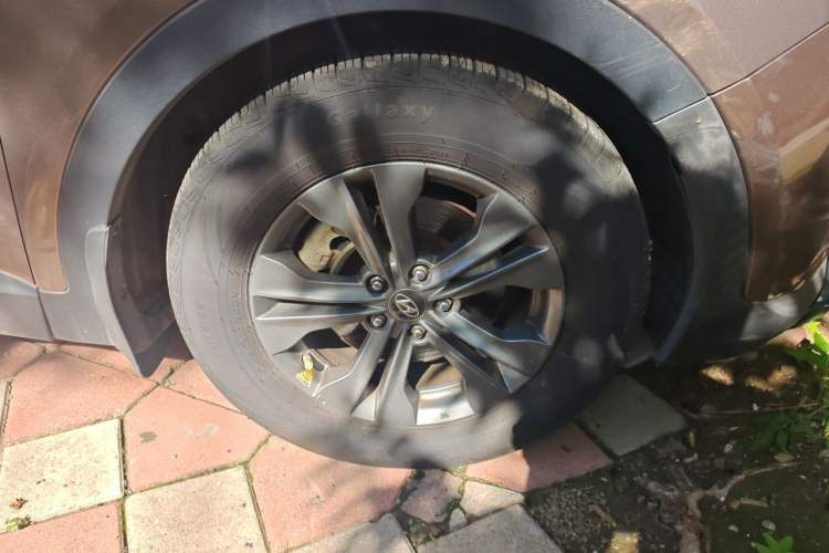 Used Hyundai Santa Fe 2013 Revised Version 2.4L Automatic All-Wheel Drive Smart Type Right Front Wheel Hub