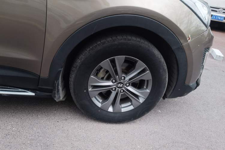 Used Hyundai Santa Fe 2013 Revised Version 2.4L Automatic All-Wheel Drive Smart Type Right Front Wheel Hub