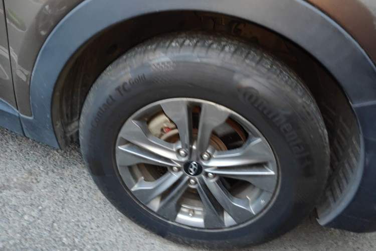 Used Hyundai Santa Fe 2013 Revised Version 2.4L Automatic All-Wheel Drive Smart Type Right Front Wheel Hub
