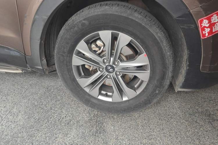 Used Hyundai Santa Fe 2013 2.4L Automatic 4x4 Comfort Edition Right Front Wheel Hub
