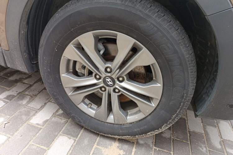 Used Hyundai Santa Fe 2013 2.4L Automatic 2WD Comfort Edition Right Front Wheel Hub