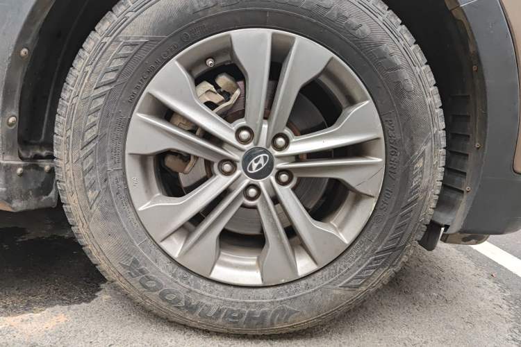 Used Hyundai Santa Fe 2013 Revised Version 2.4L Automatic All-Wheel Drive Smart Type Right Front Wheel Hub