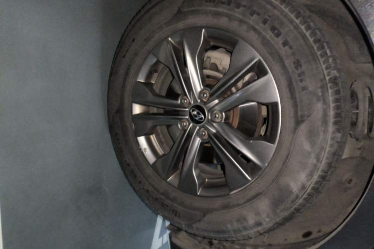 Used Hyundai Santa Fe 2013 2.4L Automatic 2WD Comfort Edition Right Front Wheel Hub