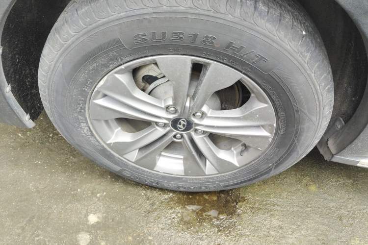 Used Hyundai Santa Fe 2013 2.4L Automatic Two-Wheel Drive Smart Version Right Rear Wheel Hub
