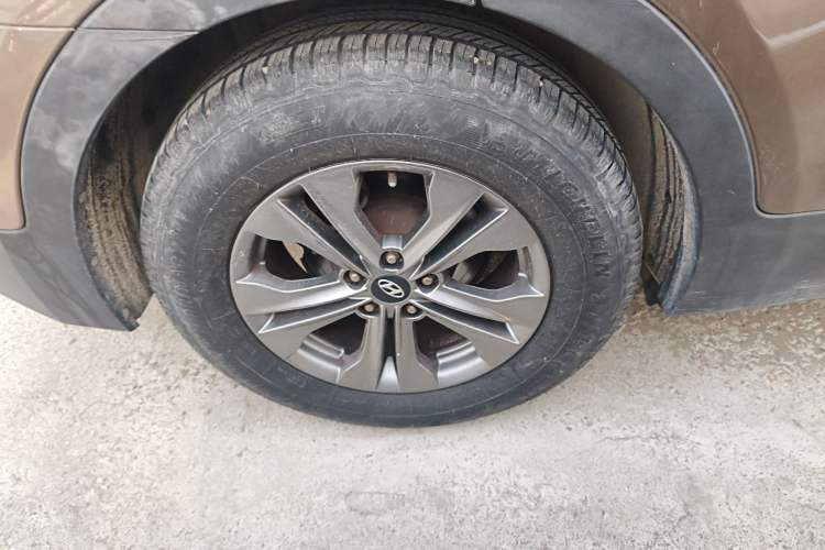 Used Hyundai Santa Fe 2013 2.4L Automatic 2WD Comfort Edition Right Rear Wheel Hub