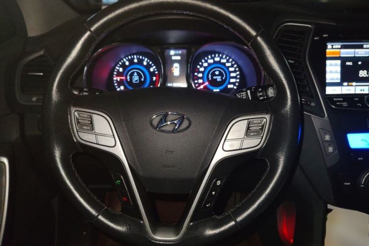 Used Hyundai Santa Fe 2013 2.4L Automatic Two-Wheel Drive Smart Version Steering Wheel