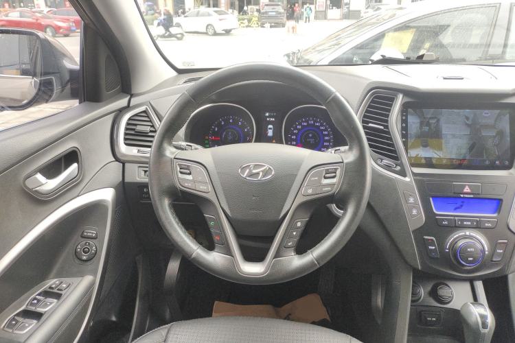 Used Hyundai Santa Fe 2013 2.4L Automatic Two-Wheel Drive Smart Version Steering Wheel