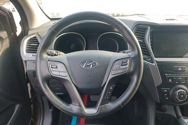 Used Hyundai Santa Fe 2013 2.4L Automatic 2WD Comfort Edition Steering Wheel
