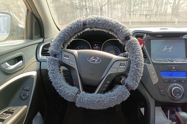 Used Hyundai Santa Fe 2013 2.4L Automatic Two-Wheel Drive Smart Version Steering Wheel