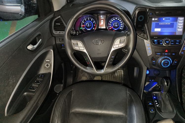 Used Hyundai Santa Fe 2013 2.4L Automatic 4x4 Smart Version Steering Wheel