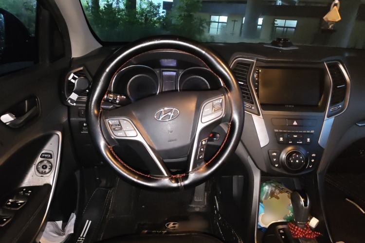 Used Hyundai Santa Fe 2013 2.4L Automatic 2WD Comfort Edition Steering Wheel