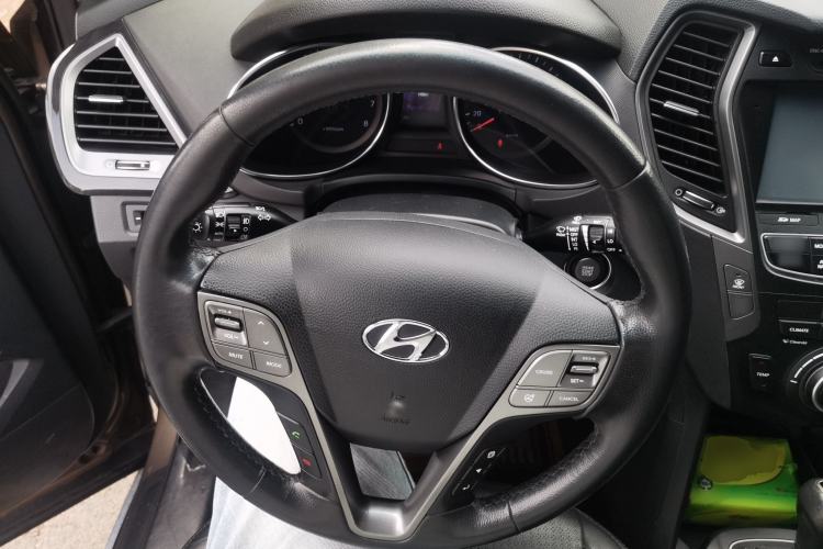 Used Hyundai Santa Fe 2013 Revised Version 2.4L Automatic All-Wheel Drive Smart Type Steering Wheel