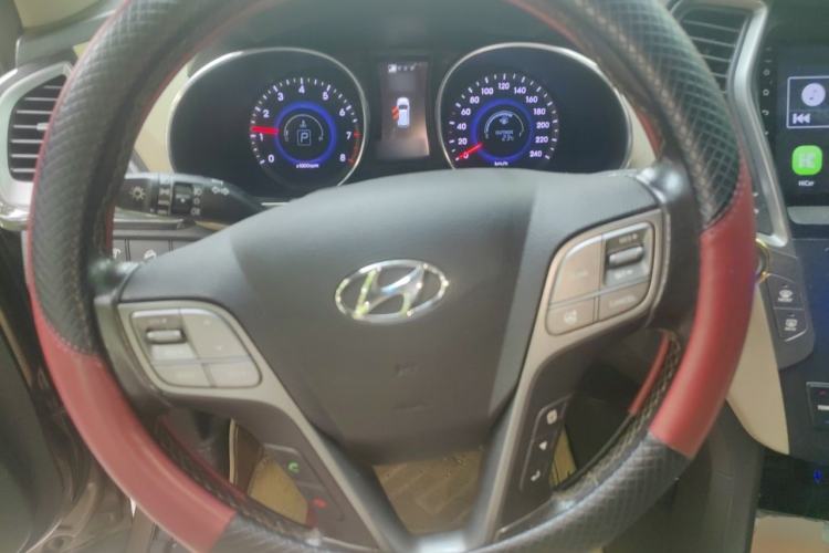 Used Hyundai Santa Fe 2013 2.4L Automatic Two-Wheel Drive Smart Version Steering Wheel