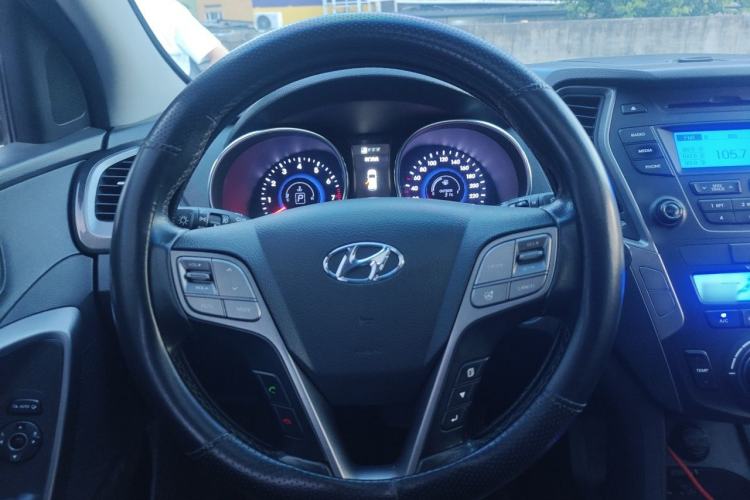 Used Hyundai Santa Fe 2013 2.4L Automatic 4x4 Prestige Edition Steering Wheel