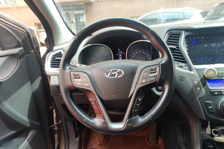 Used Hyundai Santa Fe 2013 2.4L Automatic Two-Wheel Drive Smart Version Steering Wheel