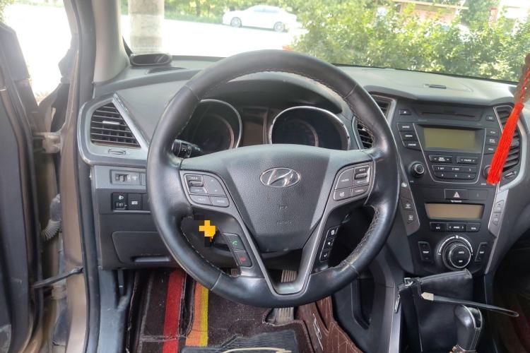 Used Hyundai Santa Fe 2013 2.4L Automatic Two-Wheel Drive Smart Version Steering Wheel