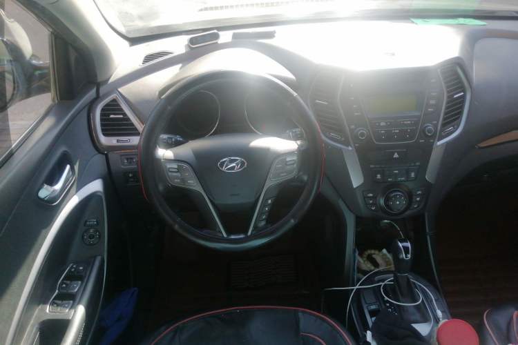 Used Hyundai Santa Fe 2013 2.4L Automatic 2WD Comfort Edition Steering Wheel