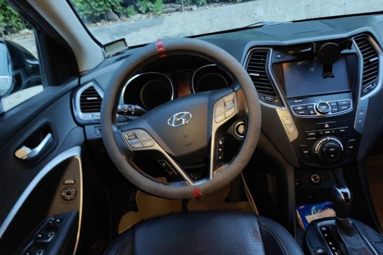 Used Hyundai Santa Fe 2013 Revised Version 2.4L Automatic All-Wheel Drive Smart Type Steering Wheel
