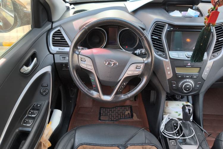 Used Hyundai Santa Fe 2013 2.4L Automatic Two-Wheel Drive Smart Version Steering Wheel