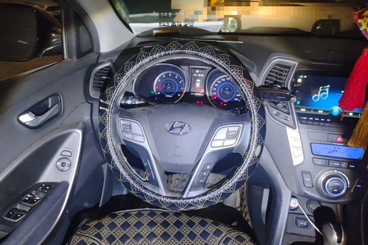 Used Hyundai Santa Fe 2013 2.4L Automatic Two-Wheel Drive Smart Version Steering Wheel