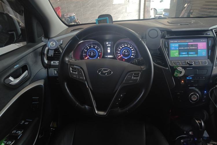 Used Hyundai Santa Fe 2013 2.4L Automatic 4x4 Comfort Edition Steering Wheel