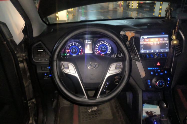 Used Hyundai Santa Fe 2013 2.4L Automatic 2WD Comfort Edition Steering Wheel