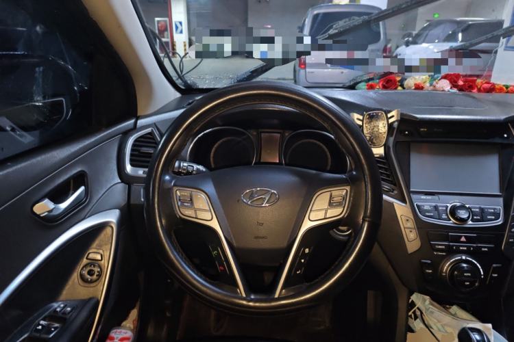 Used Hyundai Santa Fe 2013 2.4L Automatic 4x4 Smart Version Steering Wheel