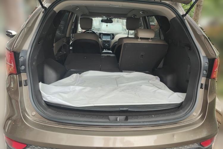 Used Hyundai Santa Fe 2013 2.4L Automatic 4x4 Smart Version Trunk