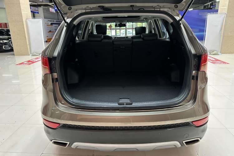 Used Hyundai Santa Fe 2013 2.4L Automatic Two-Wheel Drive Smart Version Trunk