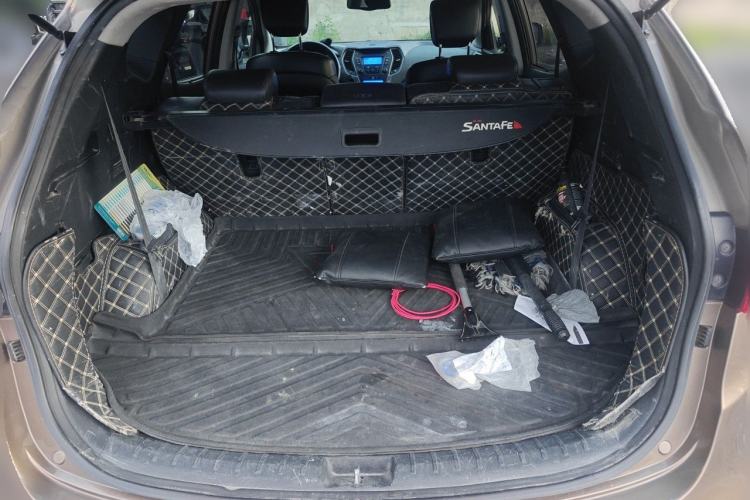 Used Hyundai Santa Fe 2013 2.4L Automatic 4x4 Prestige Edition Trunk