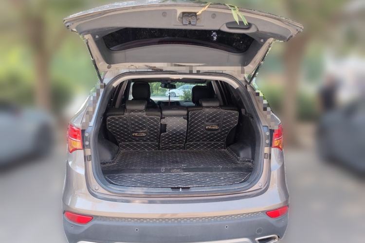 Used Hyundai Santa Fe 2013 2.4L Automatic Two-Wheel Drive Smart Version Trunk