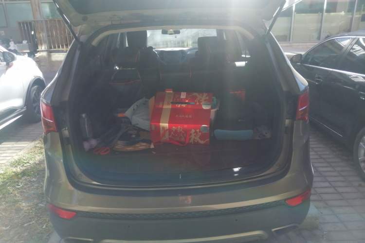 Used Hyundai Santa Fe 2013 2.4L Automatic 2WD Comfort Edition Trunk