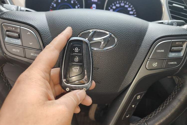 Used Hyundai Santa Fe 2013 2.4L Automatic 4x4 Smart Version Vehicle Key