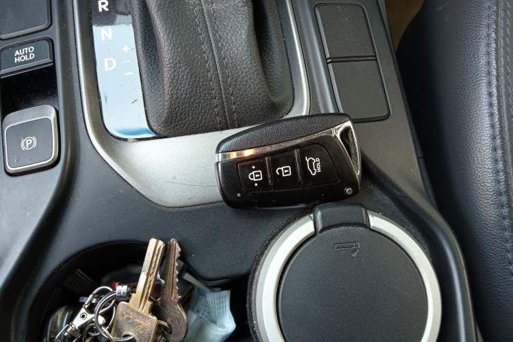 Used Hyundai Santa Fe 2013 2.4L Automatic Two-Wheel Drive Smart Version Vehicle Key