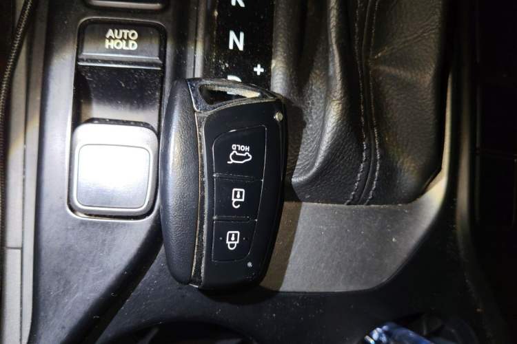 Used Hyundai Santa Fe 2013 2.4L Automatic Two-Wheel Drive Smart Version Vehicle Key