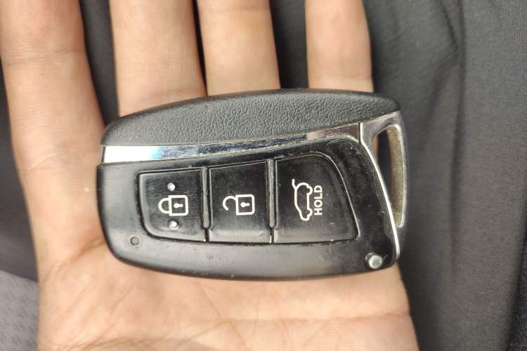 Used Hyundai Santa Fe 2013 2.4L Automatic Two-Wheel Drive Smart Version Vehicle Key