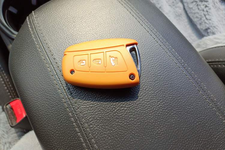 Used Hyundai Santa Fe 2013 2.4L Automatic Two-Wheel Drive Smart Version Vehicle Key