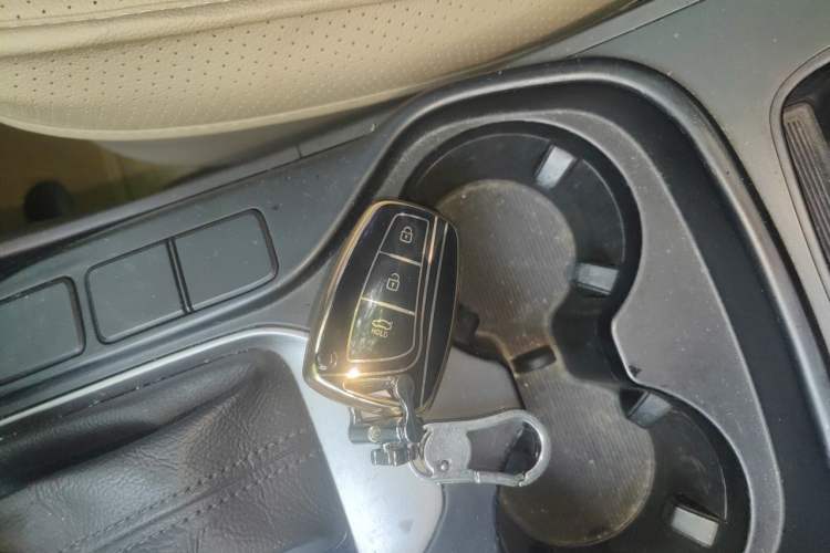 Used Hyundai Santa Fe 2013 2.4L Automatic Two-Wheel Drive Smart Version Vehicle Key
