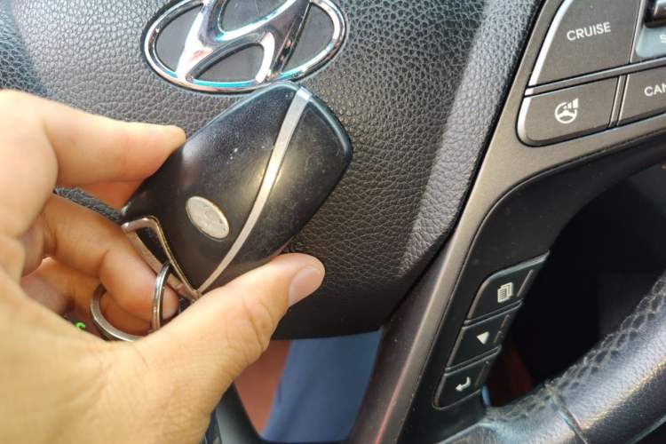 Used Hyundai Santa Fe 2013 2.4L Automatic Two-Wheel Drive Smart Version Vehicle Key