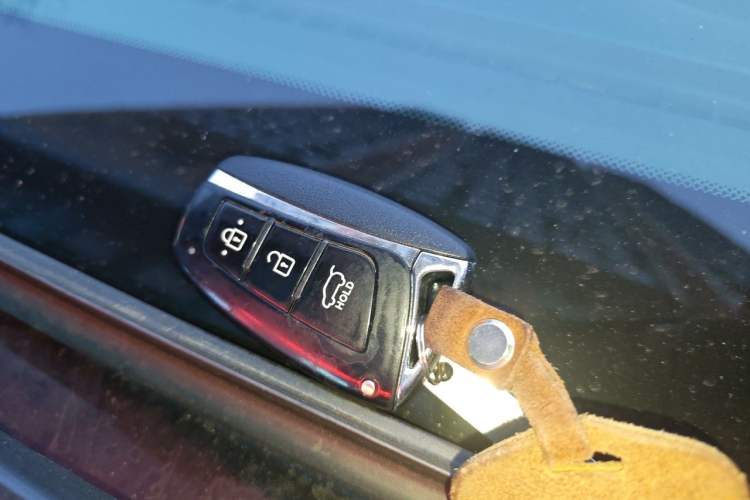 Used Hyundai Santa Fe 2013 2.4L Automatic 4x4 Prestige Edition Vehicle Key