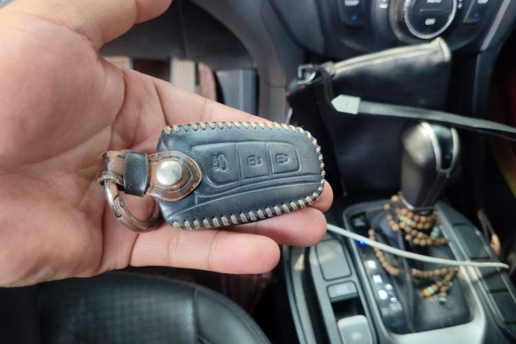 Used Hyundai Santa Fe 2013 2.4L Automatic Two-Wheel Drive Smart Version Vehicle Key