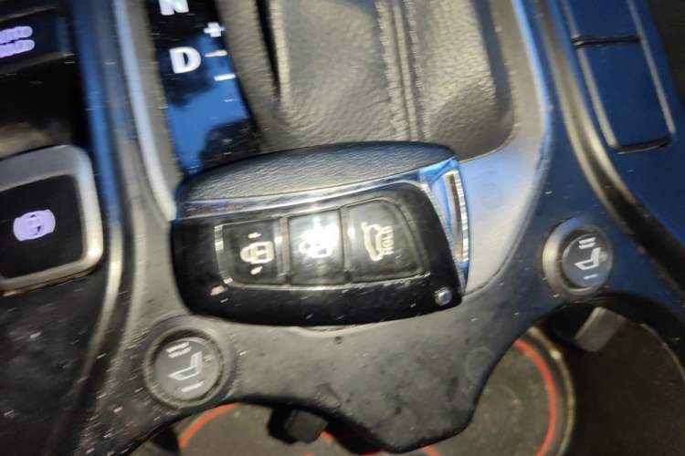 Used Hyundai Santa Fe 2013 Revised Version 2.4L Automatic All-Wheel Drive Smart Type Vehicle Key