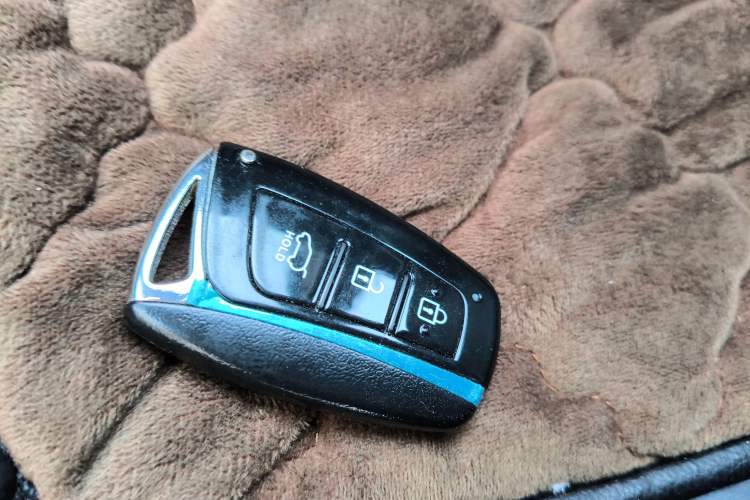 Used Hyundai Santa Fe 2013 2.4L Automatic Two-Wheel Drive Smart Version Vehicle Key