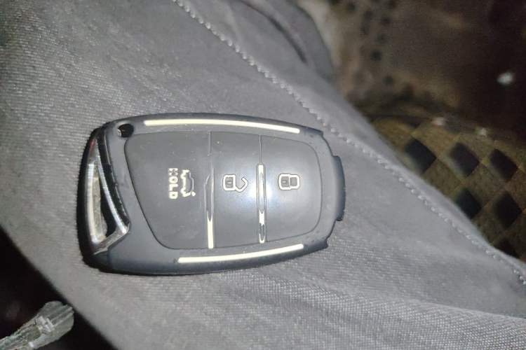 Used Hyundai Santa Fe 2013 2.4L Automatic Two-Wheel Drive Smart Version Vehicle Key